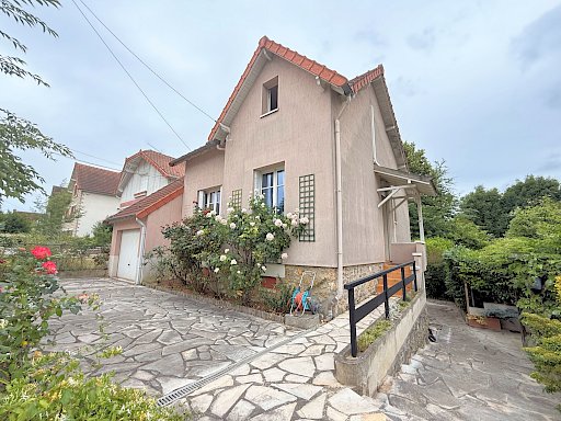 Maison avec jardin, garage et studio. Centre-ville de Rueil (à 8 min) et RER A (à 8 min)