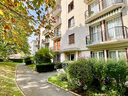 Appartement 3 pièces avec balcon et cheminée. - 1