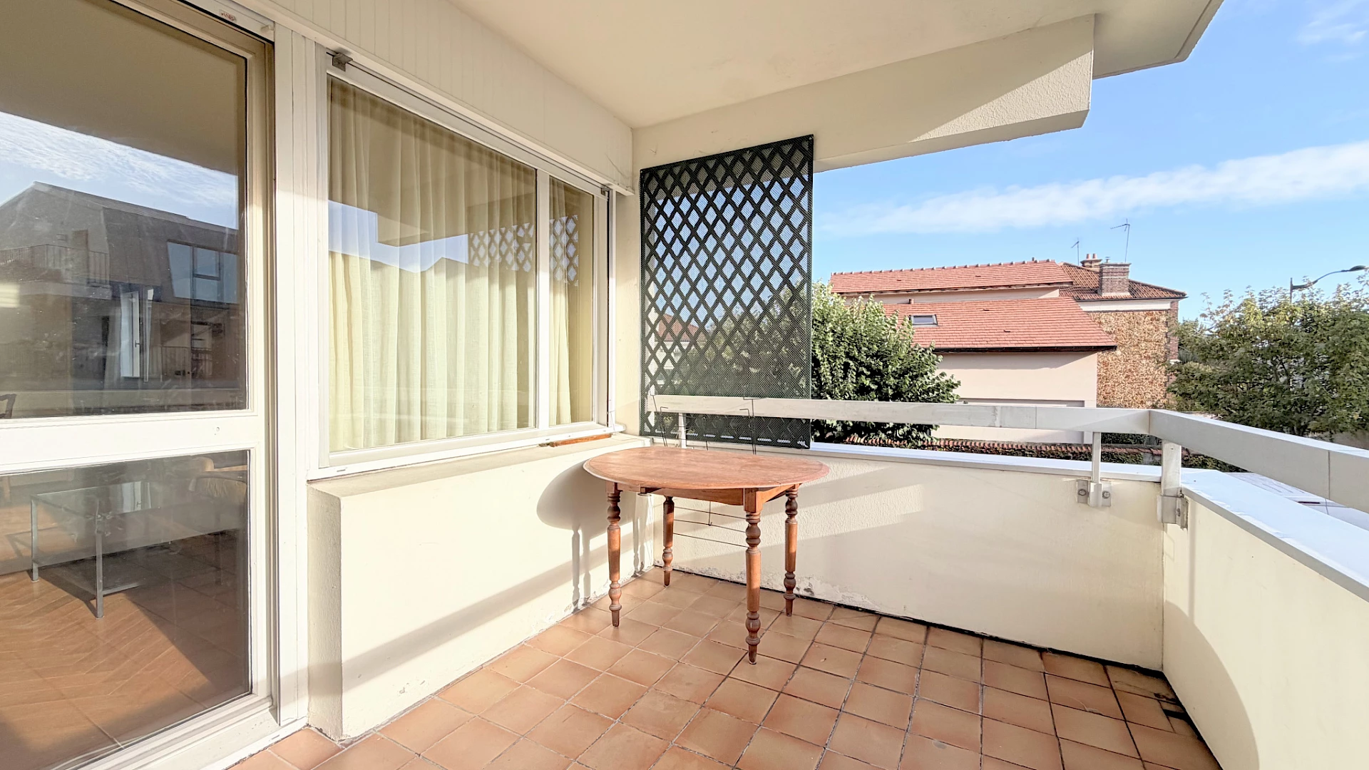 Grand 3 pièces avec terrasse, box et cave, à deux pas du centre-ville