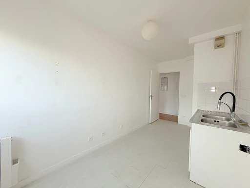 3 pièces avec parking, dernier étage, cœur de ville   DPE C - 3