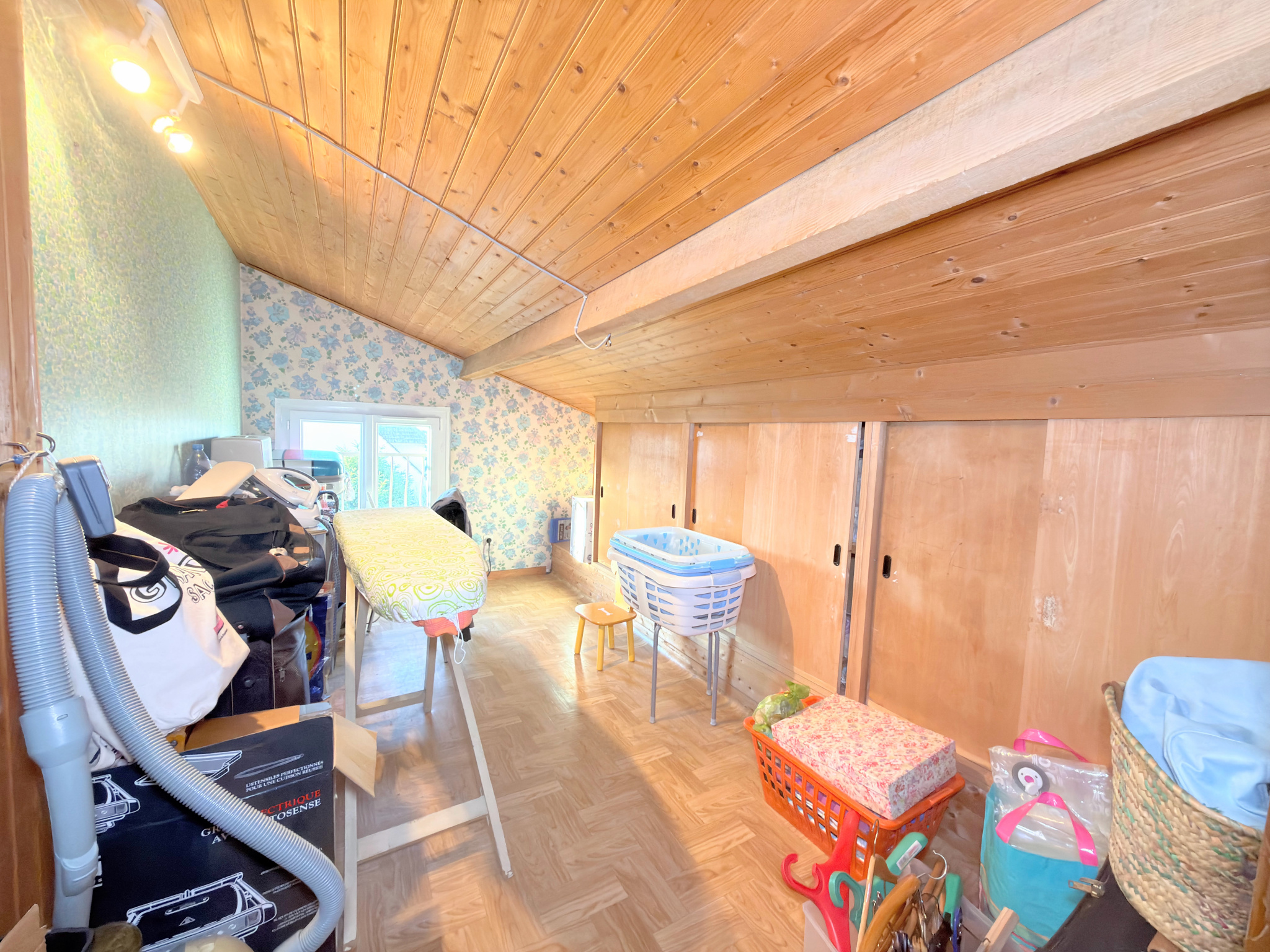 MAISON 4 CHAMBRES AU CALME À PROXIMITÉ DE LA PLACE BESCHE