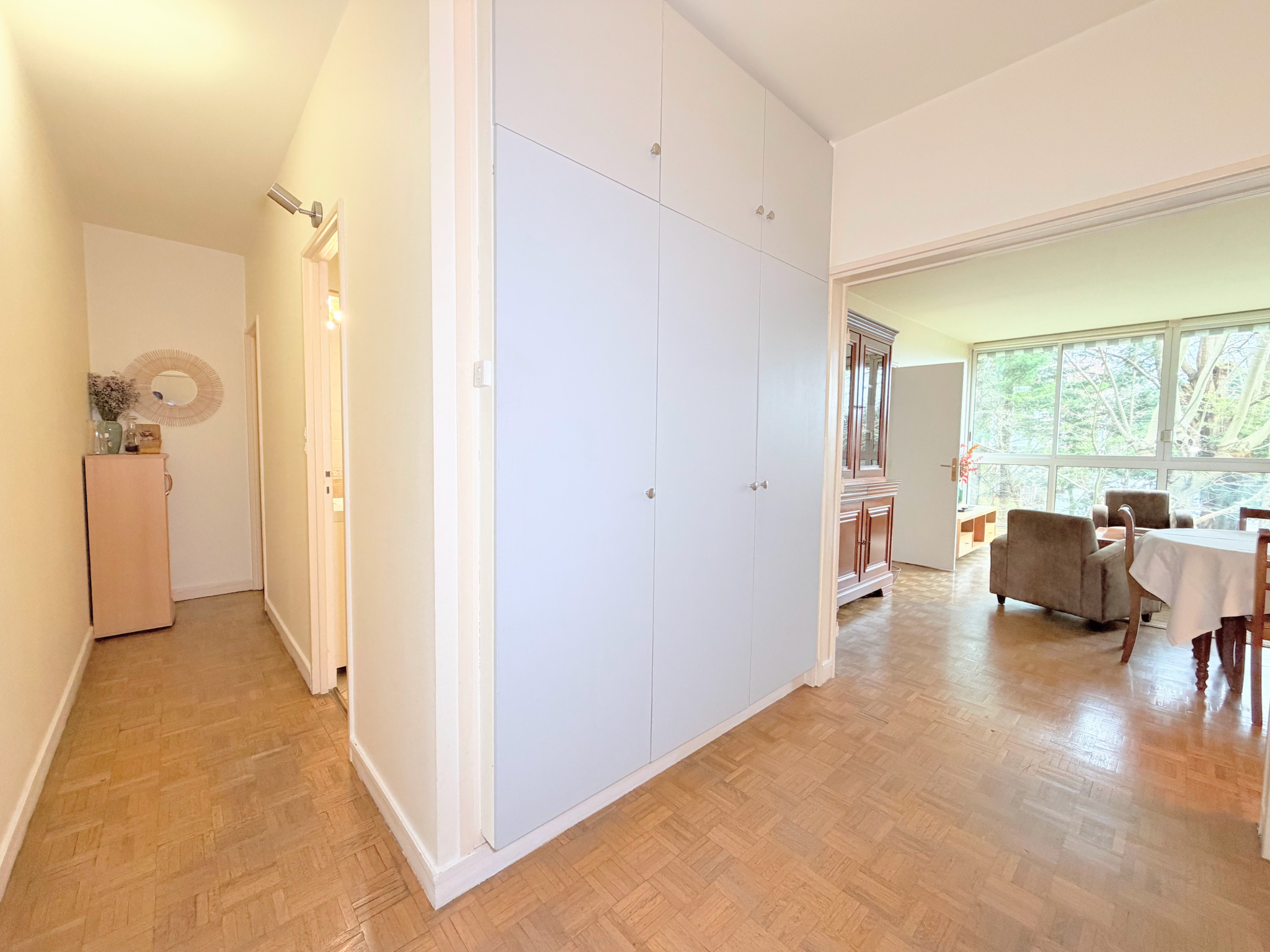 Grand 2 pièces traversant de 54 m2 et cave