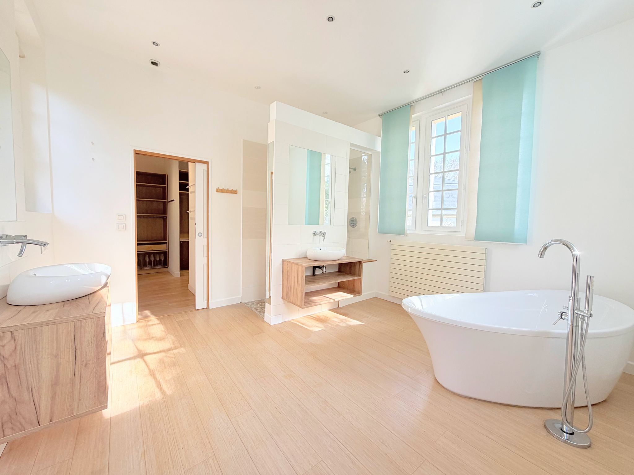 Demeure de 412 m2 habitables, parcelle de 3 000 m2   Parc de la Malmaison