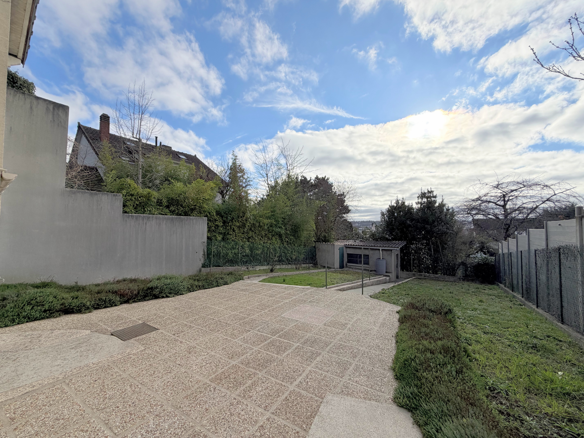 Maison limite Suresnes   Parcelle 367 m2