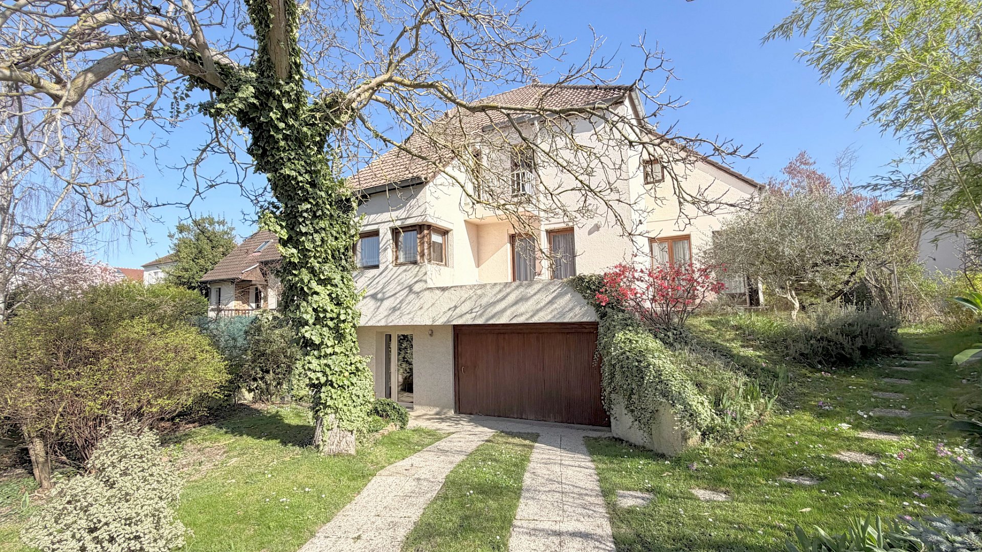 Maison 175 m2 - Parcelle 584 m2 - 6 chambres - Châtaigneraie/Richelieu