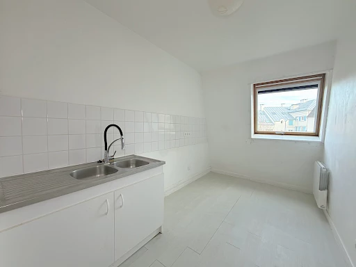 3 pièces avec parking, dernier étage, cœur de ville   DPE C