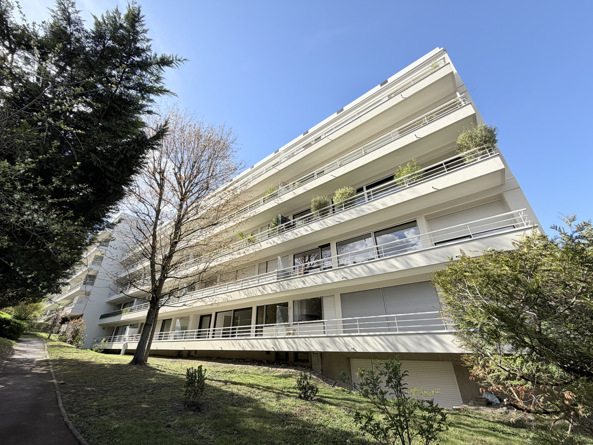 4 PIÈCES, 2 BALCONS, CAVE ET PARKING   BOIS-PRÉAU