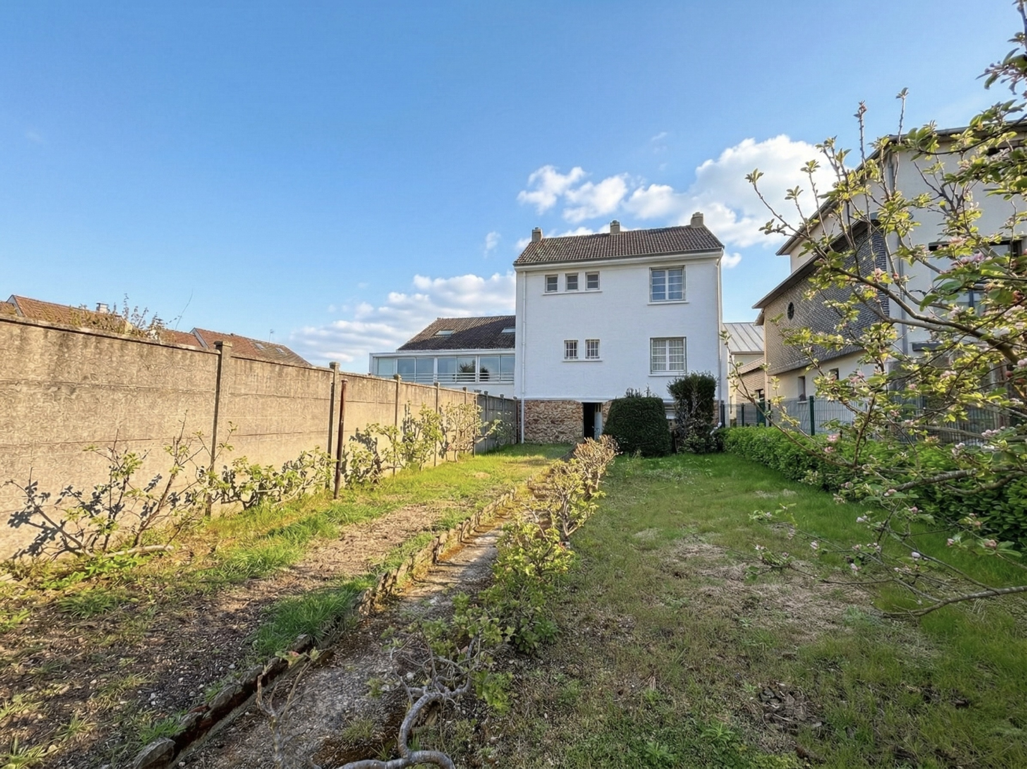 3 chambres - Maison de 91 m2 habitables sur sous-sol total (46 m2) - Parcelle 495 m2