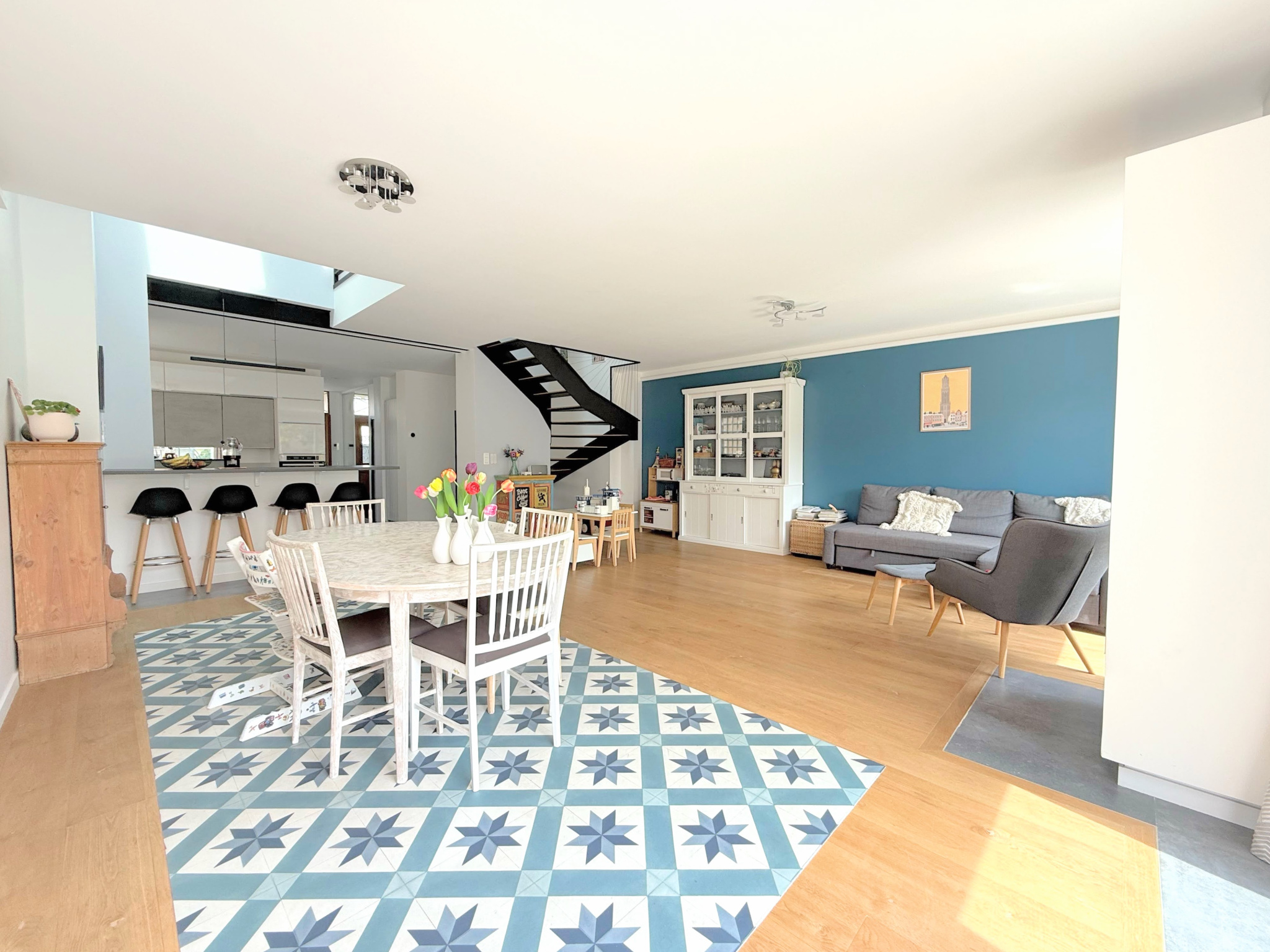 Maison en location meublée, 182 m2, 5 chambres, à 5 min à pied du RER A de Rueil