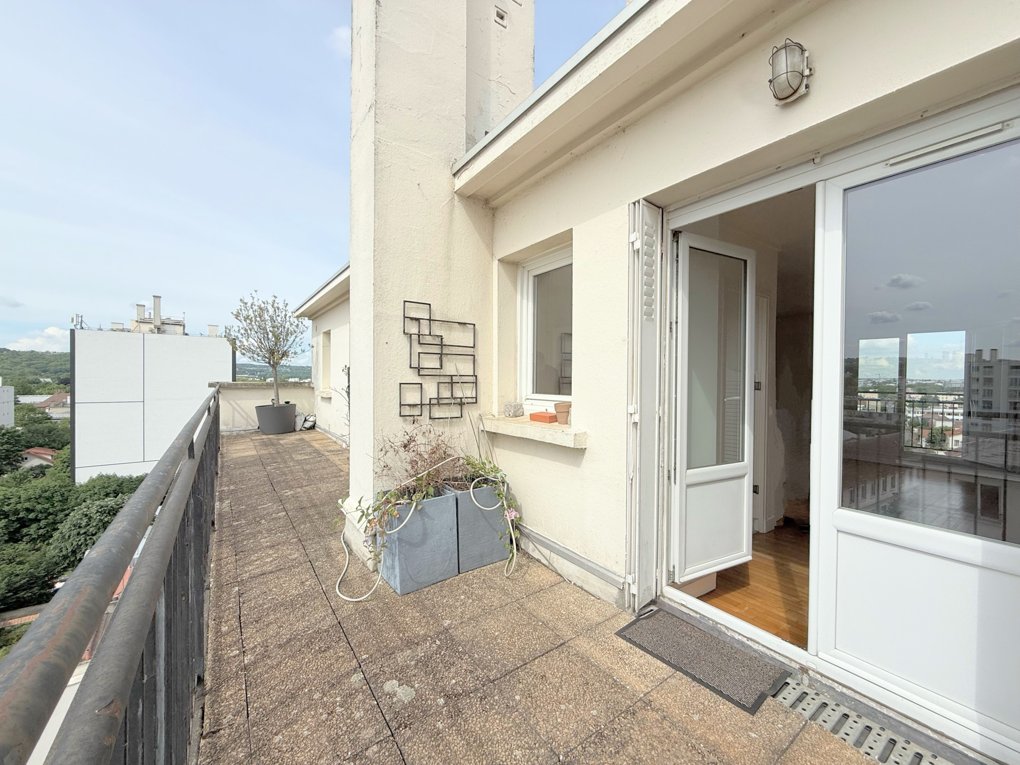 3 pièces, 8e et dernier étage avec terrasse, balcon et cave - Centre Ville