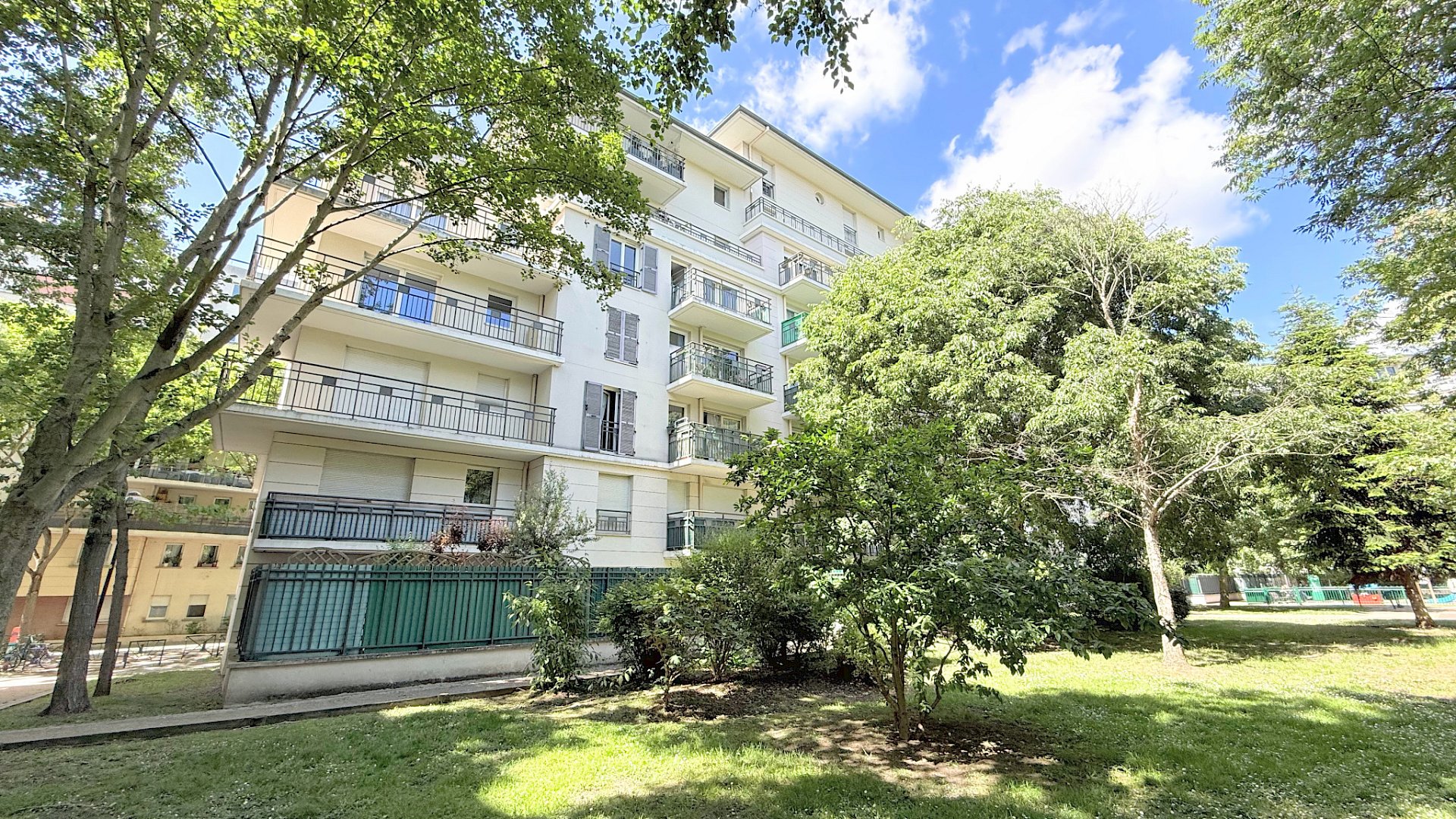 3 pièces rénové, 2e étage, à deux pas du RER A