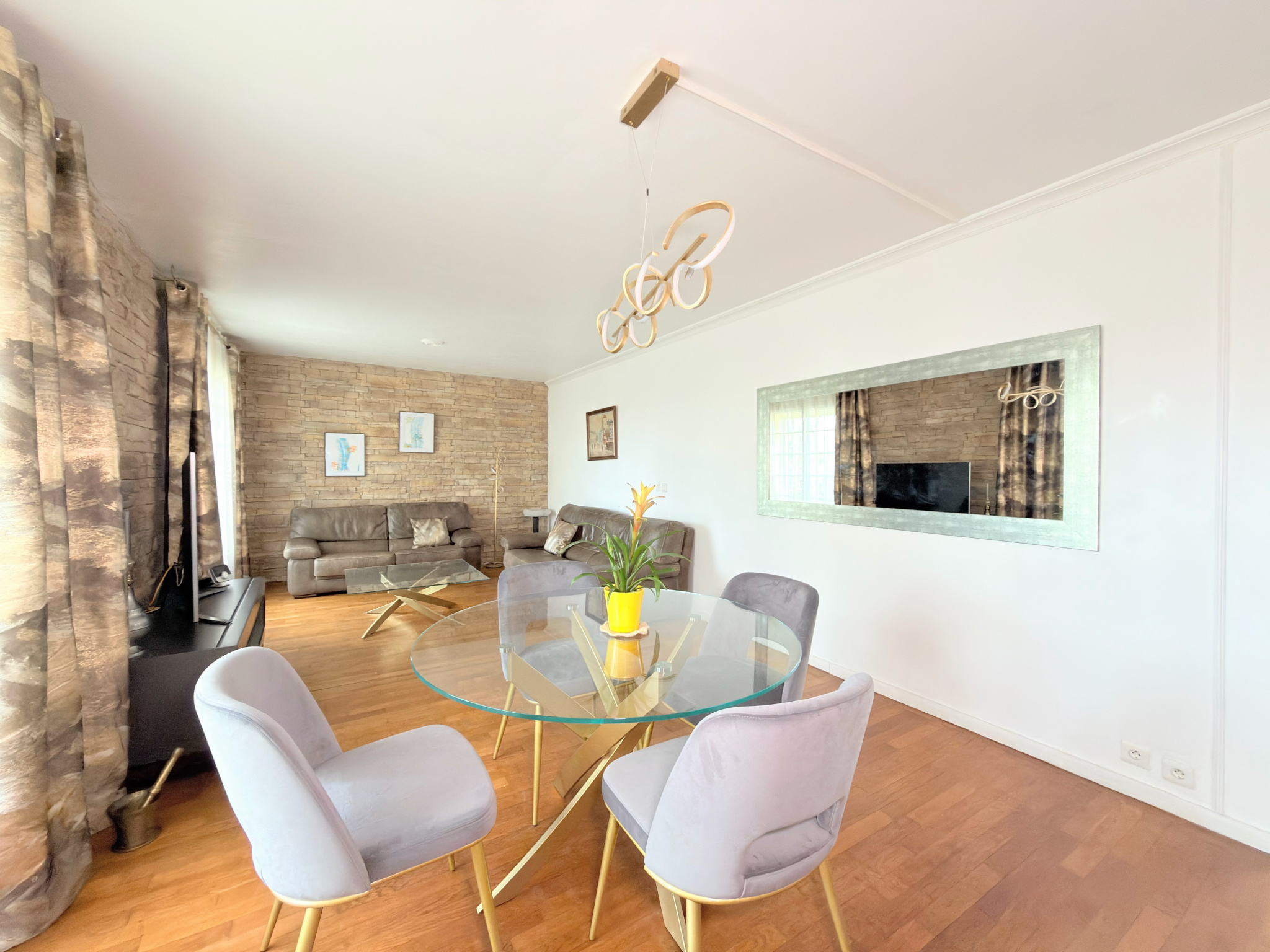 Maison familiale non mitoyenne de 140 m2 habitables, 4 chambres,