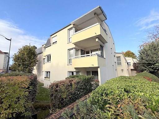 Grand 3 pièces avec terrasse, box et cave, à deux pas du centre-ville - 2