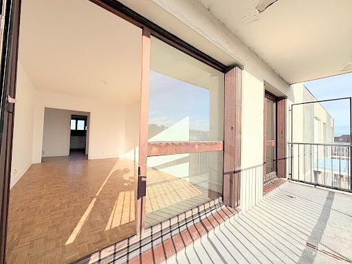 3 pièces non meublée avec balcons, parking et cave