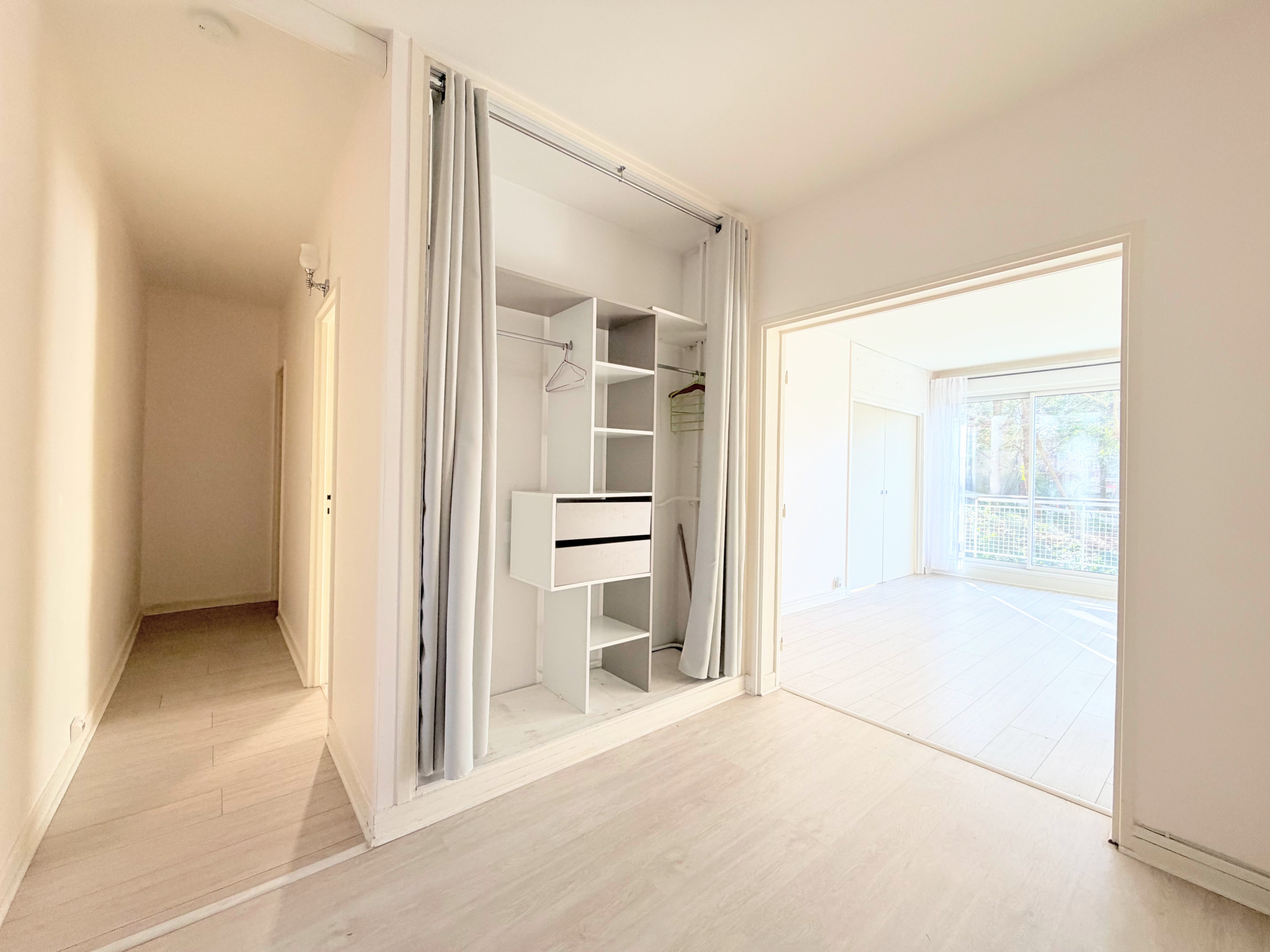 Grand 2 pièces traversant de 50 m2 et cave