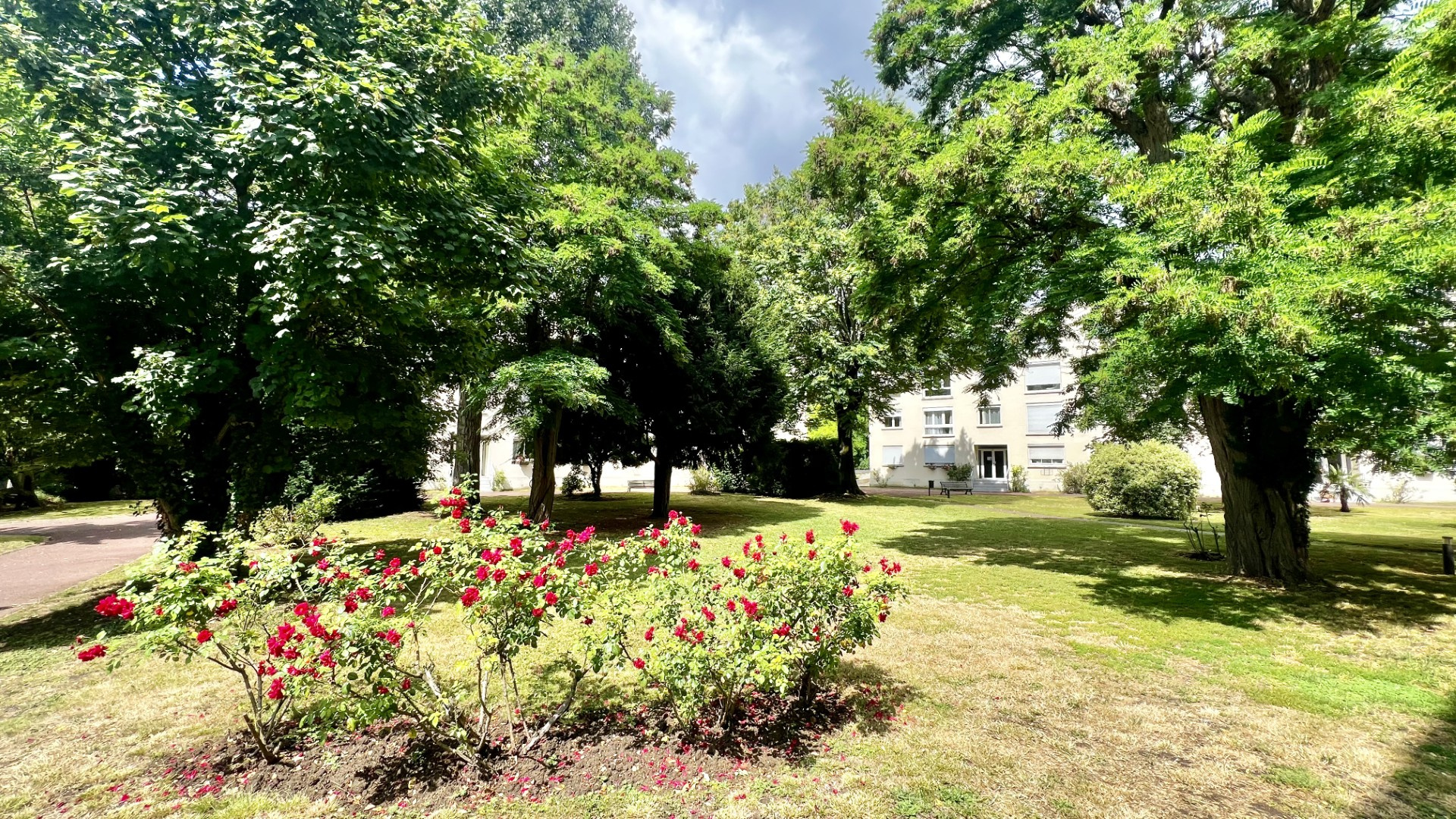 Appartement de 55 m2, cave et box - Les Closeaux