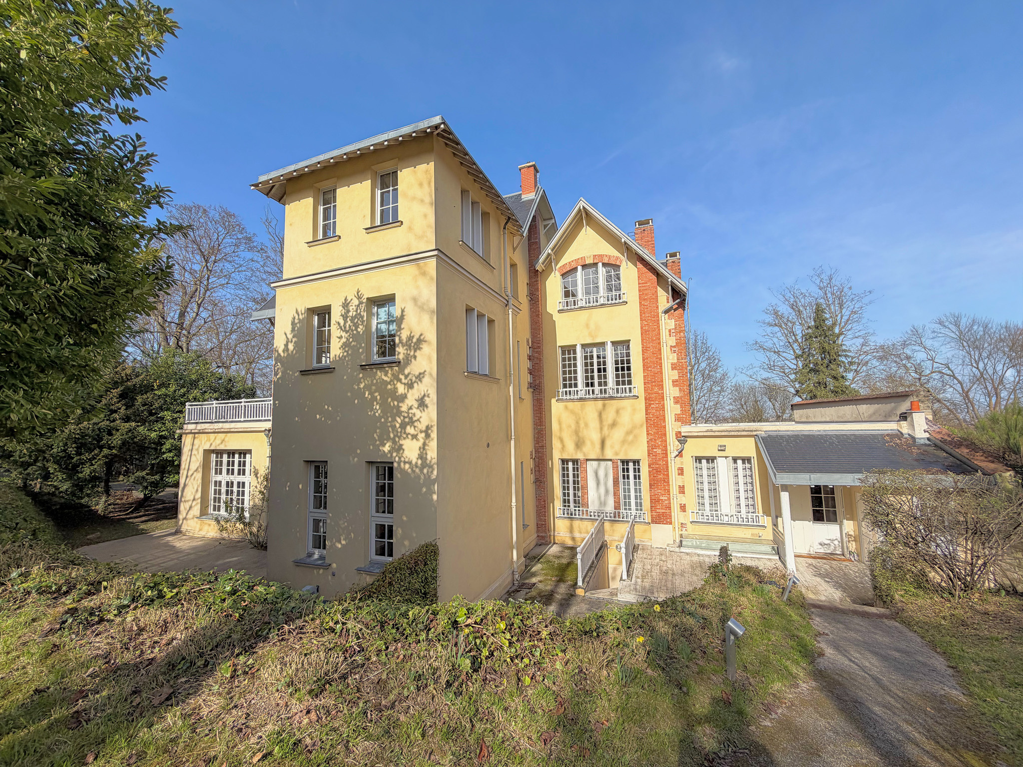 Demeure de 412 m2 habitables, parcelle de 3 000 m2   Parc de la Malmaison