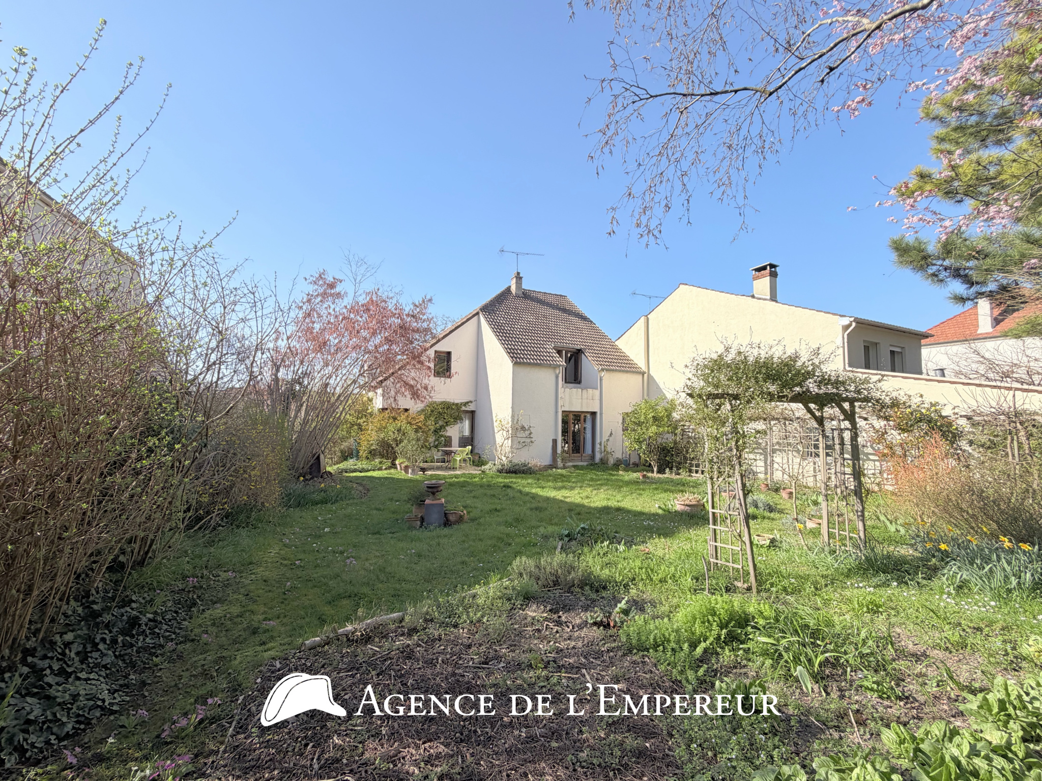 Maison 175 m2 - Parcelle 584 m2 - 6 chambres - Châtaigneraie/Richelieu