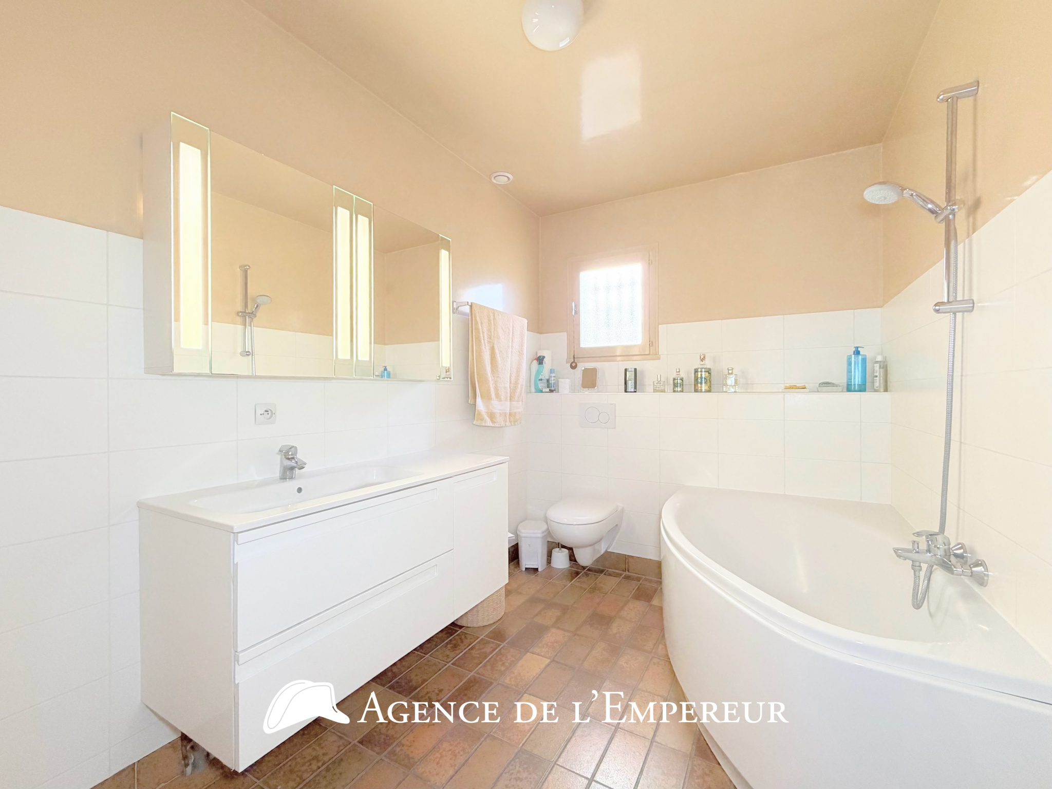 Maison 175 m2 - Parcelle 584 m2 - 6 chambres - Châtaigneraie/Richelieu