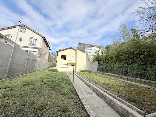 Maison limite Suresnes   Parcelle 367 m2