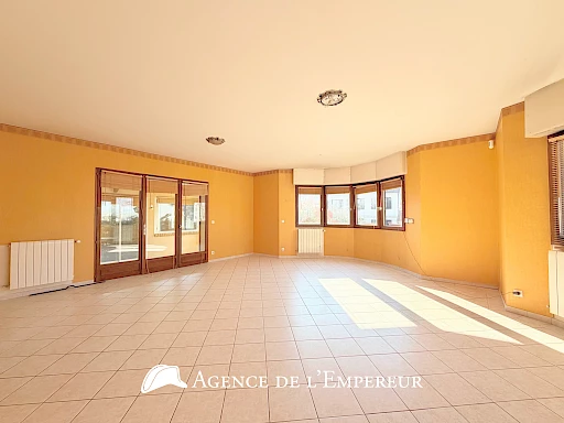 MAISON 7 PIÈCES BUZENVAL