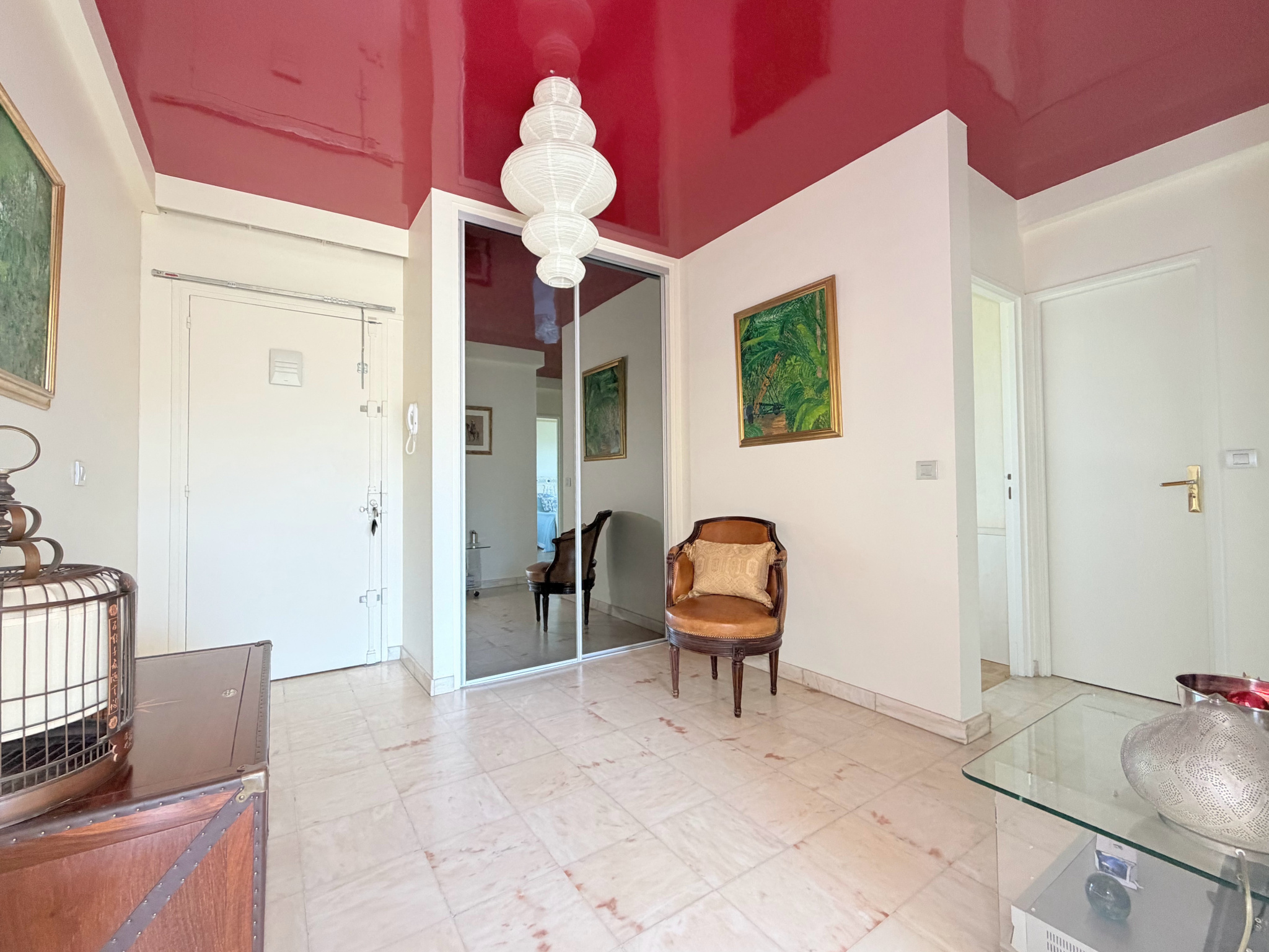 Grand 3 pièces de 93 m2   2 terrasses, 2 parkings et cave.