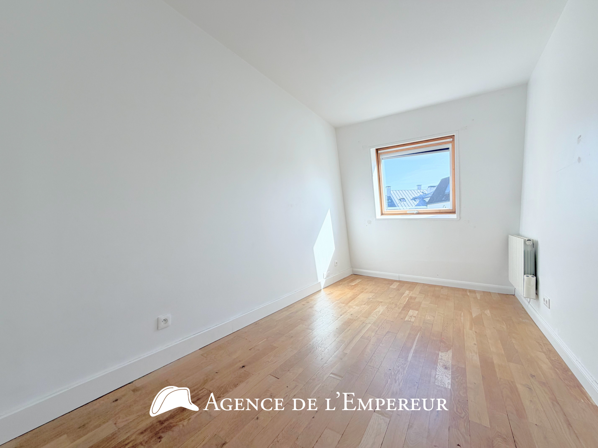 3 pièces avec parking, dernier étage, cœur de ville   DPE C