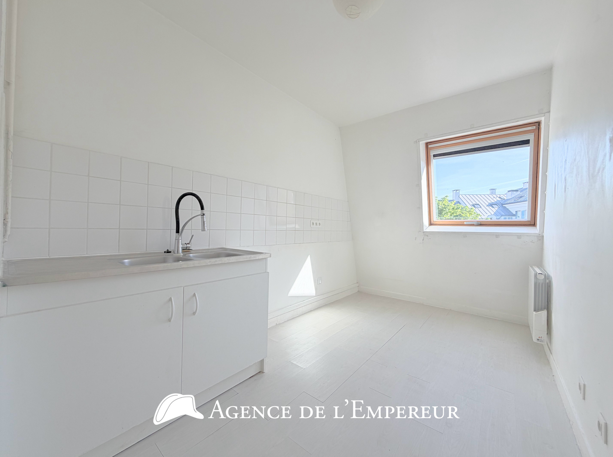 3 pièces avec parking, dernier étage, cœur de ville   DPE C