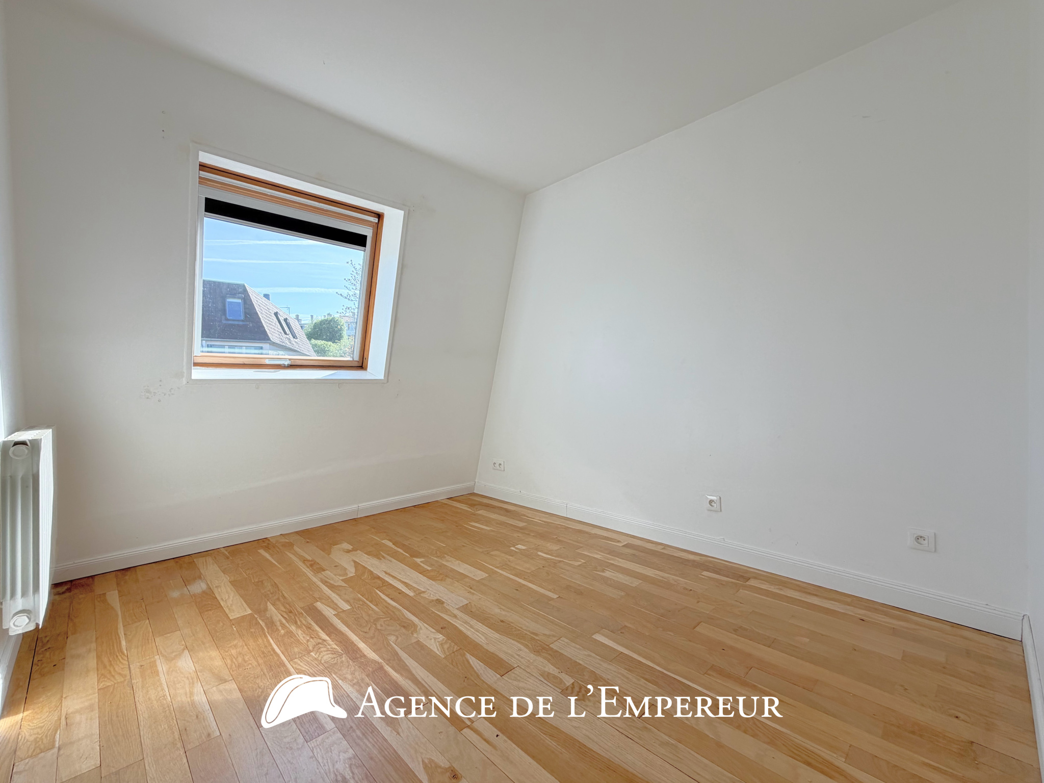 3 pièces avec parking, dernier étage, cœur de ville   DPE C