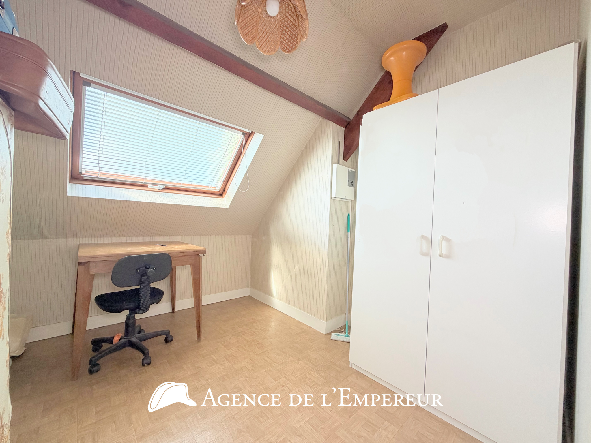 Maison non mitoyenne, garage, parcelle de 444 m2.