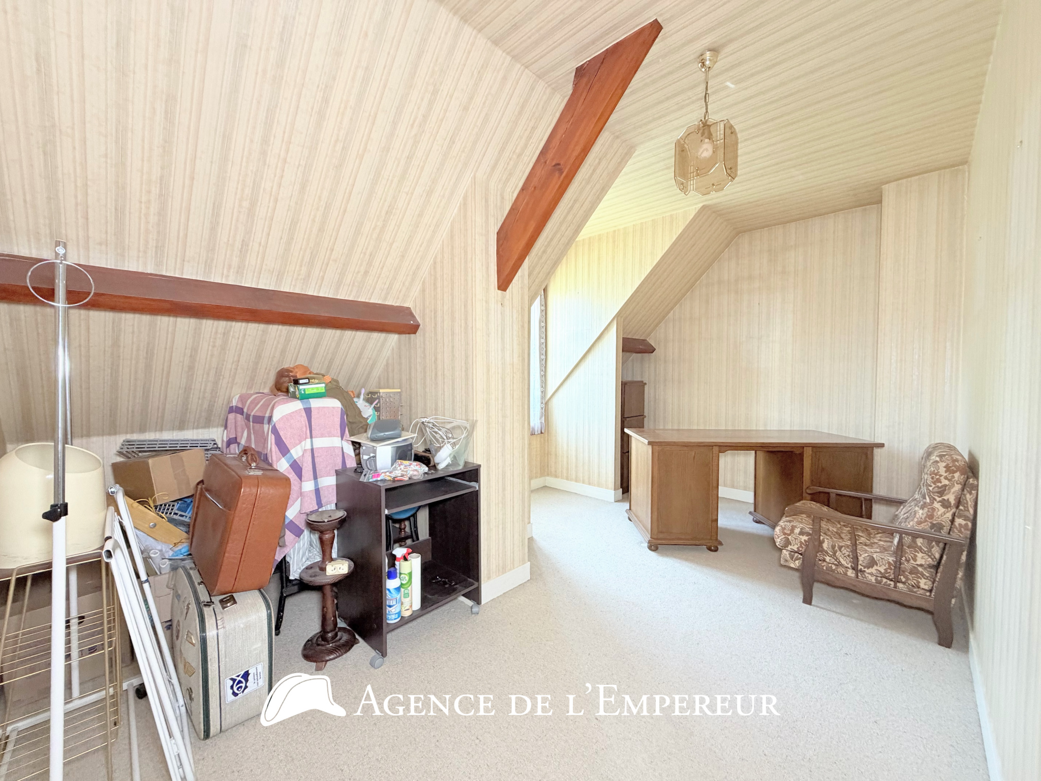 Maison non mitoyenne, garage, parcelle de 444 m2.