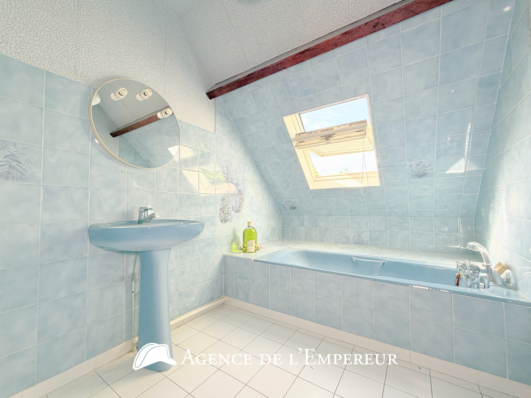 Maison non mitoyenne, garage, parcelle de 444 m2.