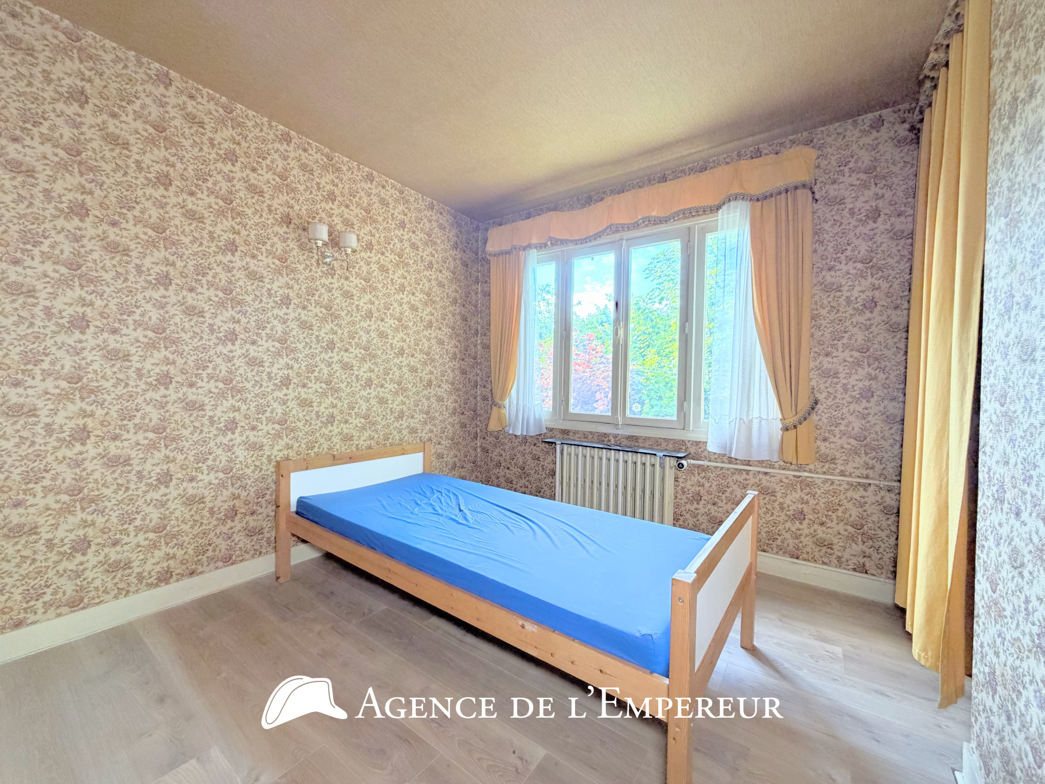 Maison non mitoyenne, garage, parcelle de 444 m2.