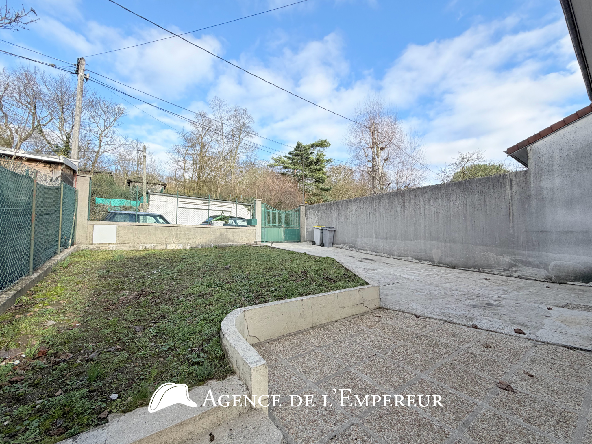 Maison limite Suresnes   Parcelle 367 m2