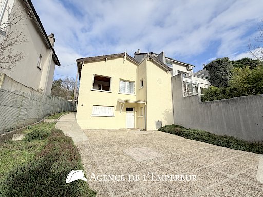 Maison limite Suresnes   Parcelle 367 m2