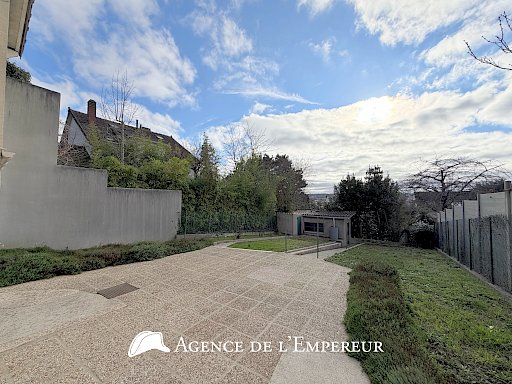 Maison limite Suresnes   Parcelle 367 m2