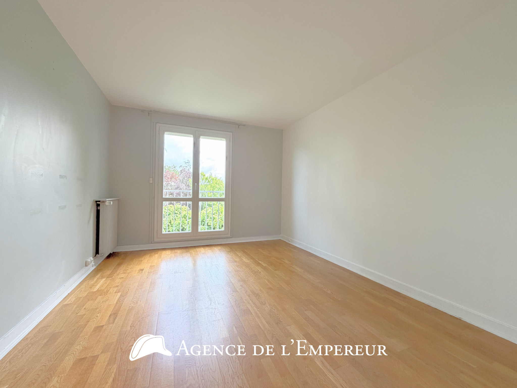 4 pièces location non meublée 80,5 m2, balcon, cave et parking extérieur