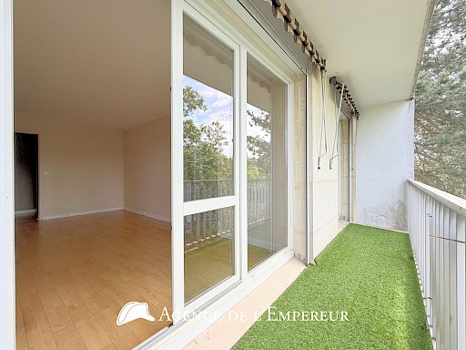 4 pièces location non meublée 80,5 m2, balcon, cave et parking extérieur