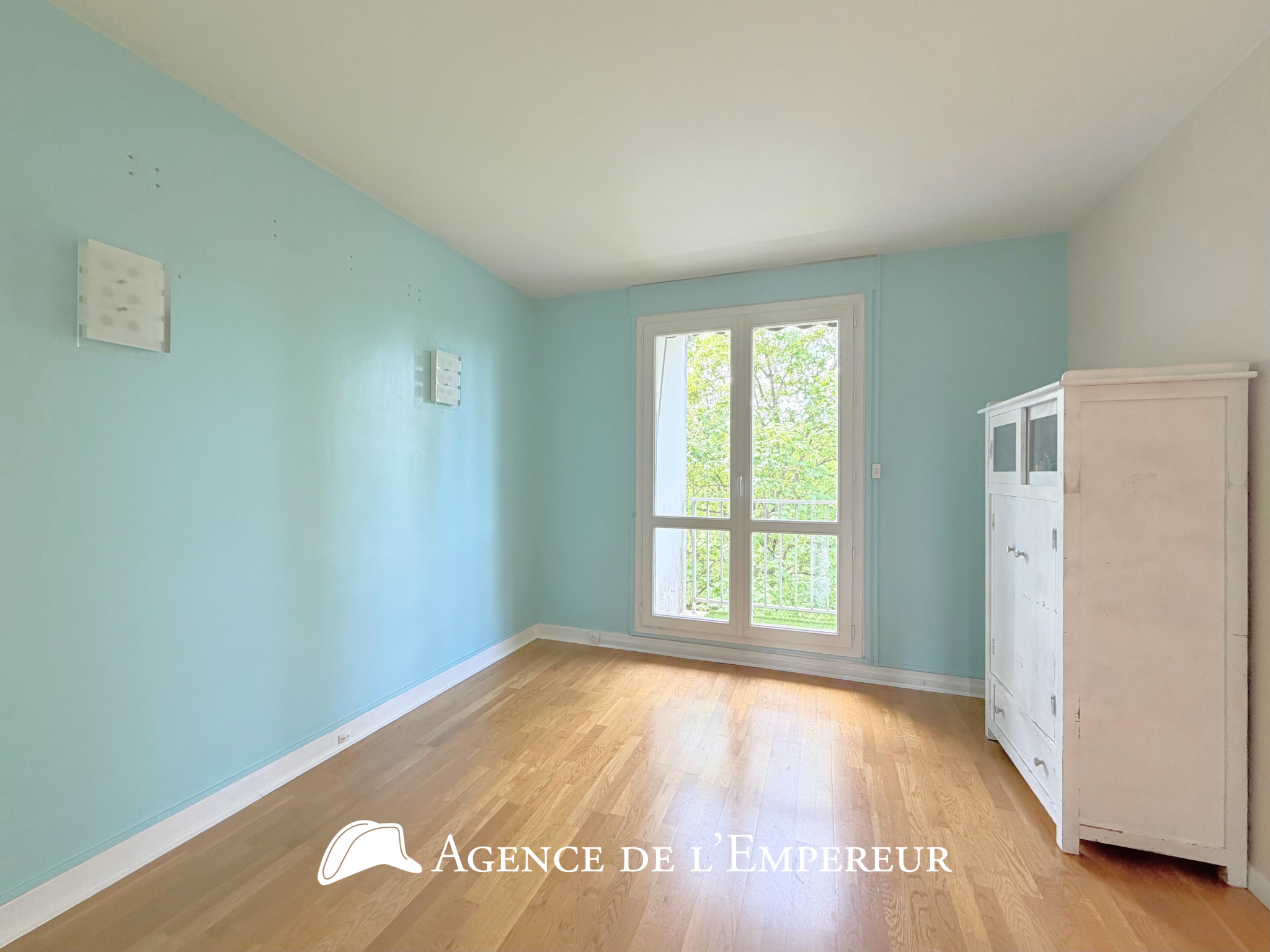 4 pièces location non meublée 80,5 m2, balcon, cave et parking extérieur