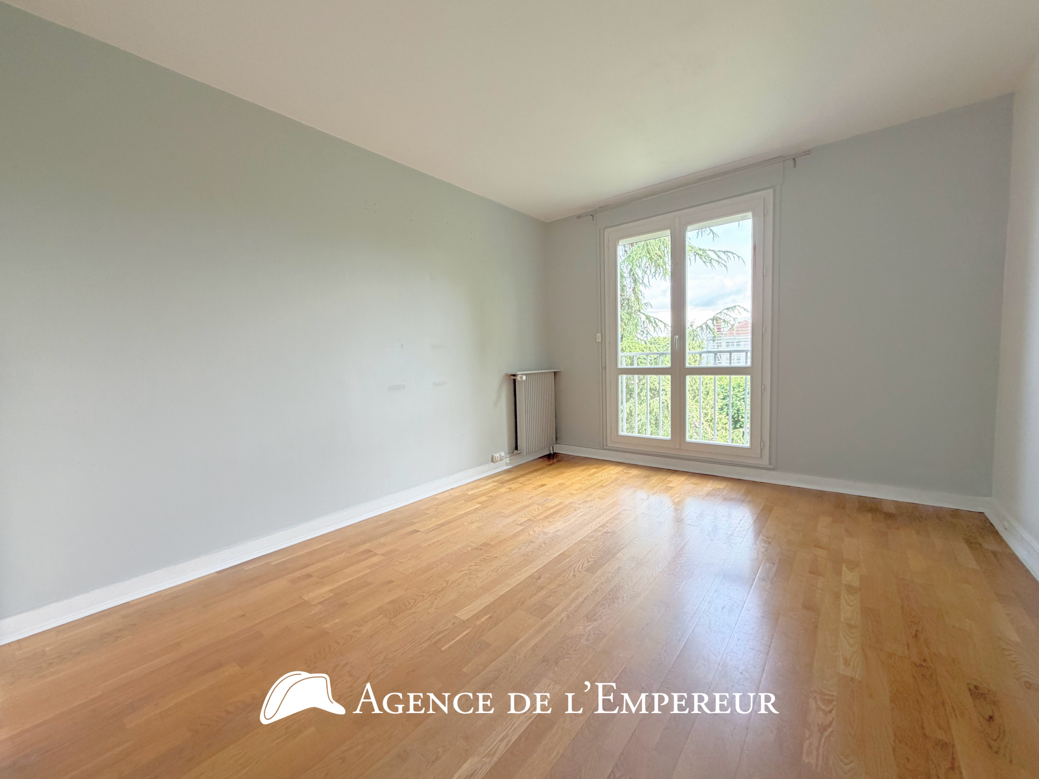 4 pièces location non meublée 80,5 m2, balcon, cave et parking extérieur