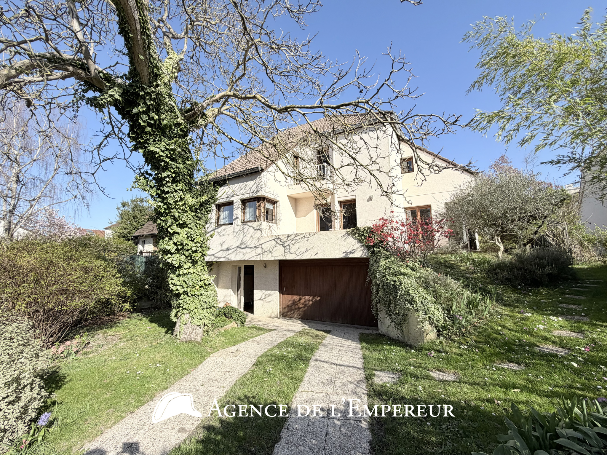 Maison 175 m2 - Parcelle 584 m2 - 6 chambres - Châtaigneraie/Richelieu