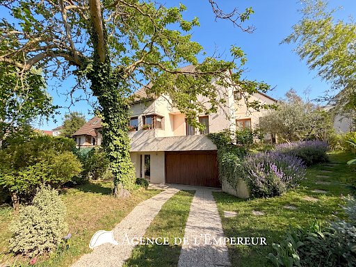 Maison 175 m2 - Parcelle 584 m2 - 6 chambres - Châtaigneraie/Richelieu