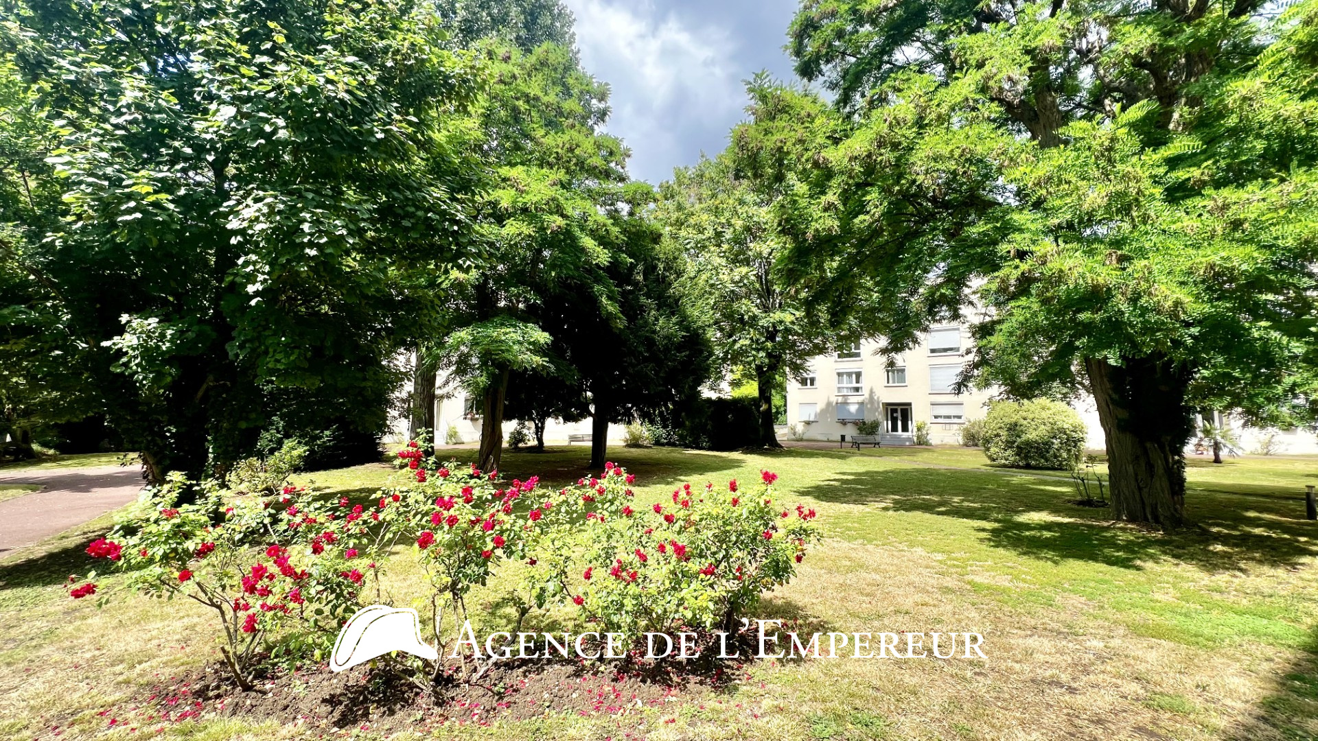 Appartement de 55 m2, cave et box - Les Closeaux