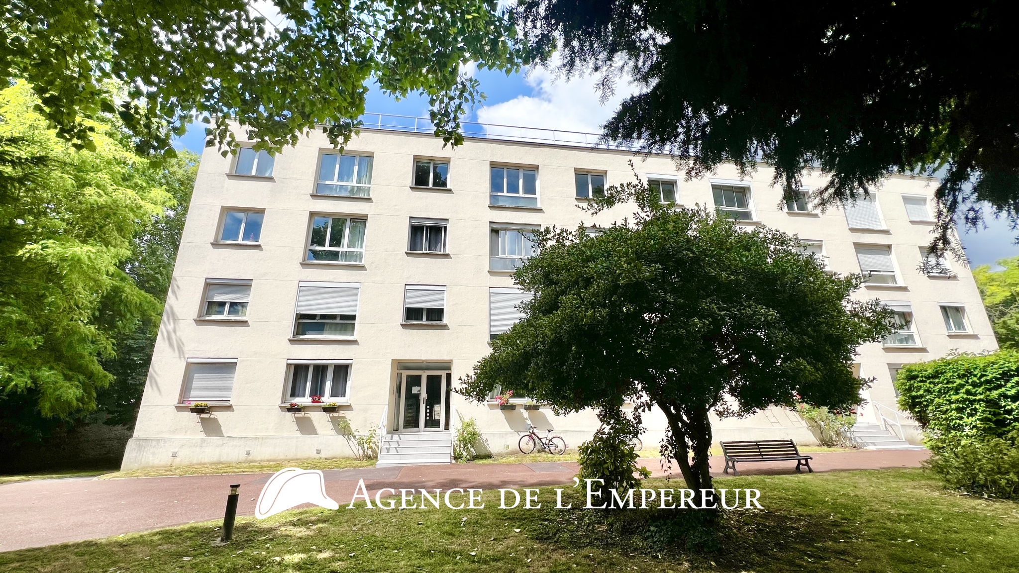 Appartement de 55 m2, cave et box - Les Closeaux