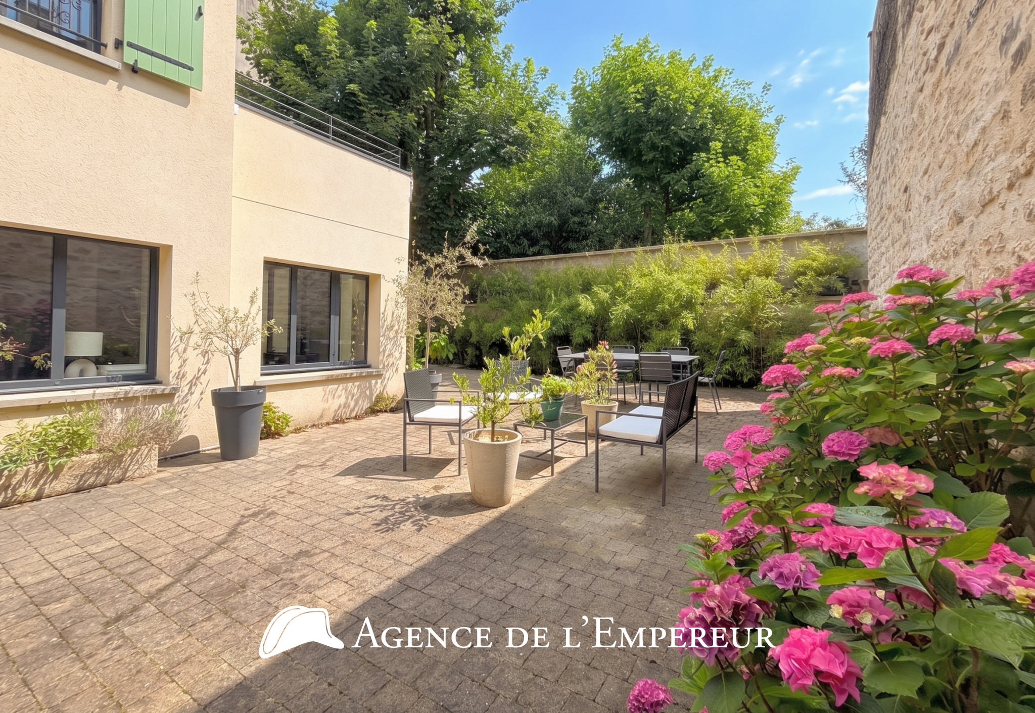 Maison contemporaine avec 120 m2 d'espace extérieur privatif   Rueil cœur de ville