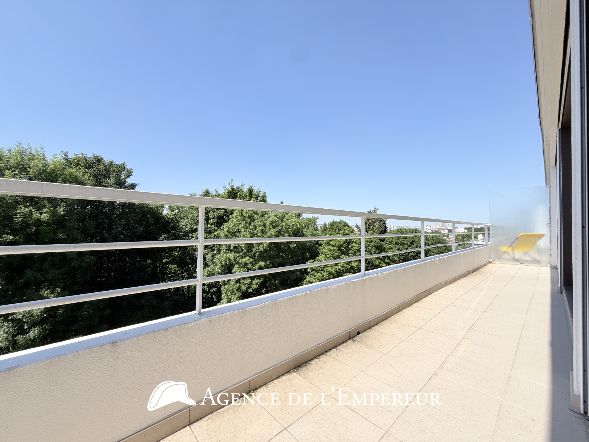 5 PIÈCES DERNIER ÉTAGE, 2 BALCONS, CAVE ET PARKING EN SS   BOIS-PRÉAU
