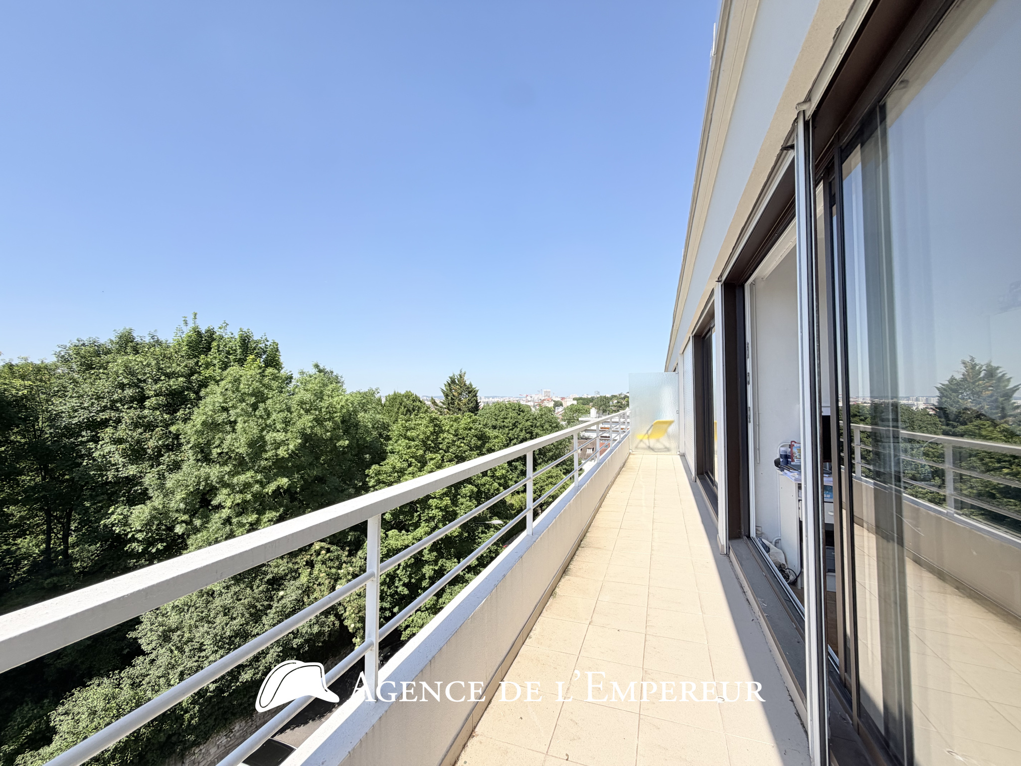 5 PIÈCES DERNIER ÉTAGE, 2 BALCONS, CAVE ET PARKING EN SS   BOIS-PRÉAU