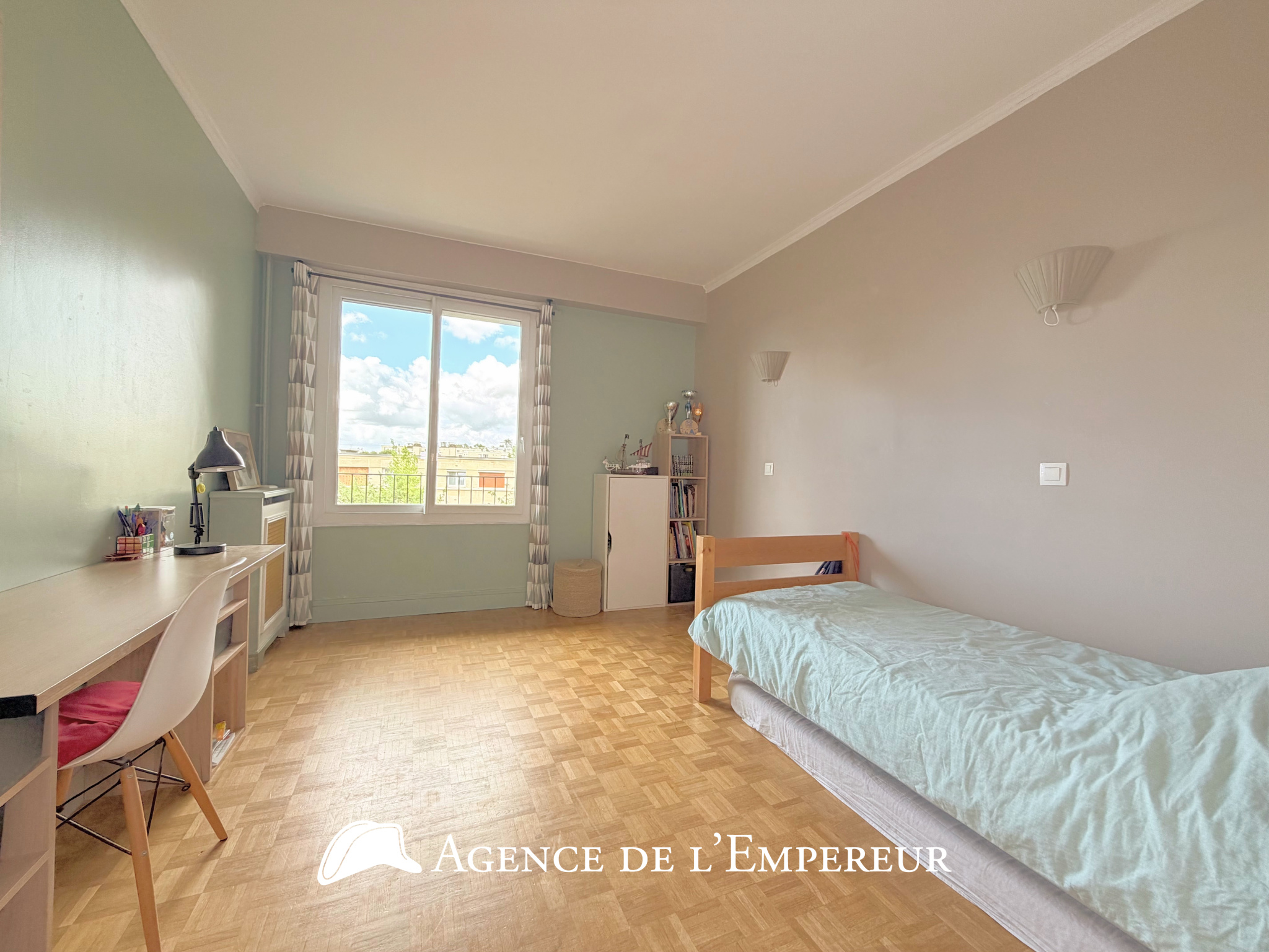 4 Pièces de 79,74 m2 - Balcon, cave et parking. Suresnes