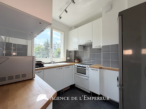 Studio meublé à deux pas du RER A - 3