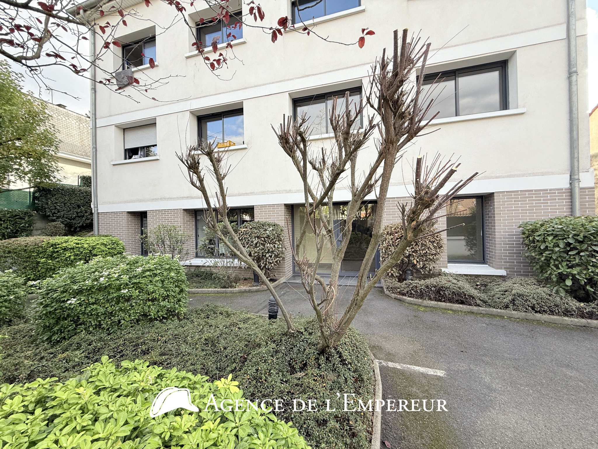 Rueil limite Suresnes